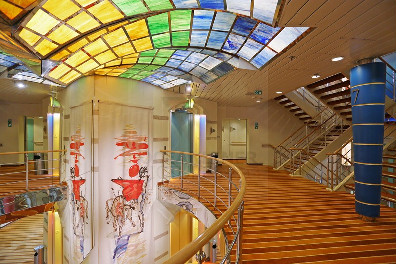 Treppenhaus und Buettner Kunstwerke AIDAcara