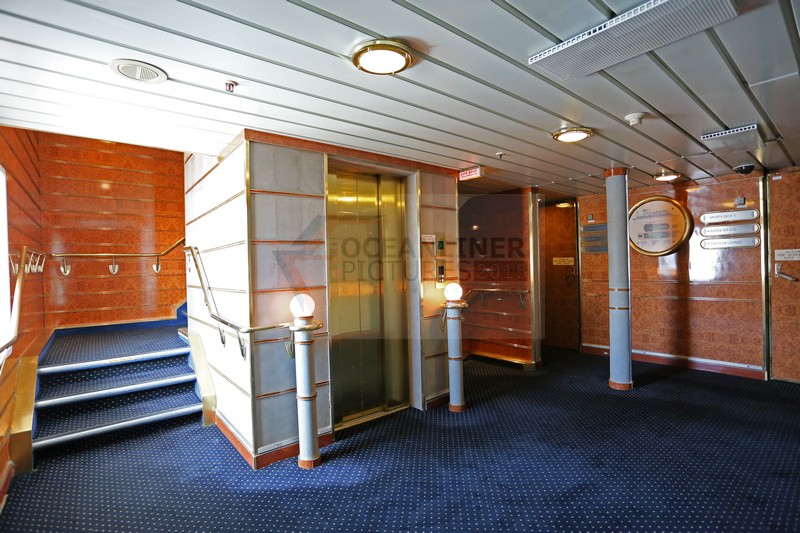 Treppenhaus und Fahrstuhl Sun Deck MS Sea Spirit Treppenhaus und Fahrstuhl Sun Deck MS Sea Spirit