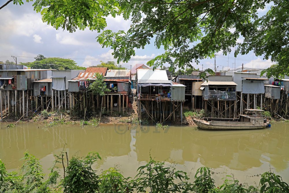 Typische Pfahlbauten bei Chau Doc, Vietnam