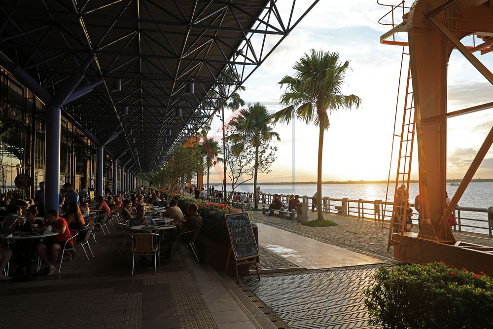 Uferpromenade von Belém, Brasilien, am Abend Uferpromenade von Belém, Brasilien, am Abend