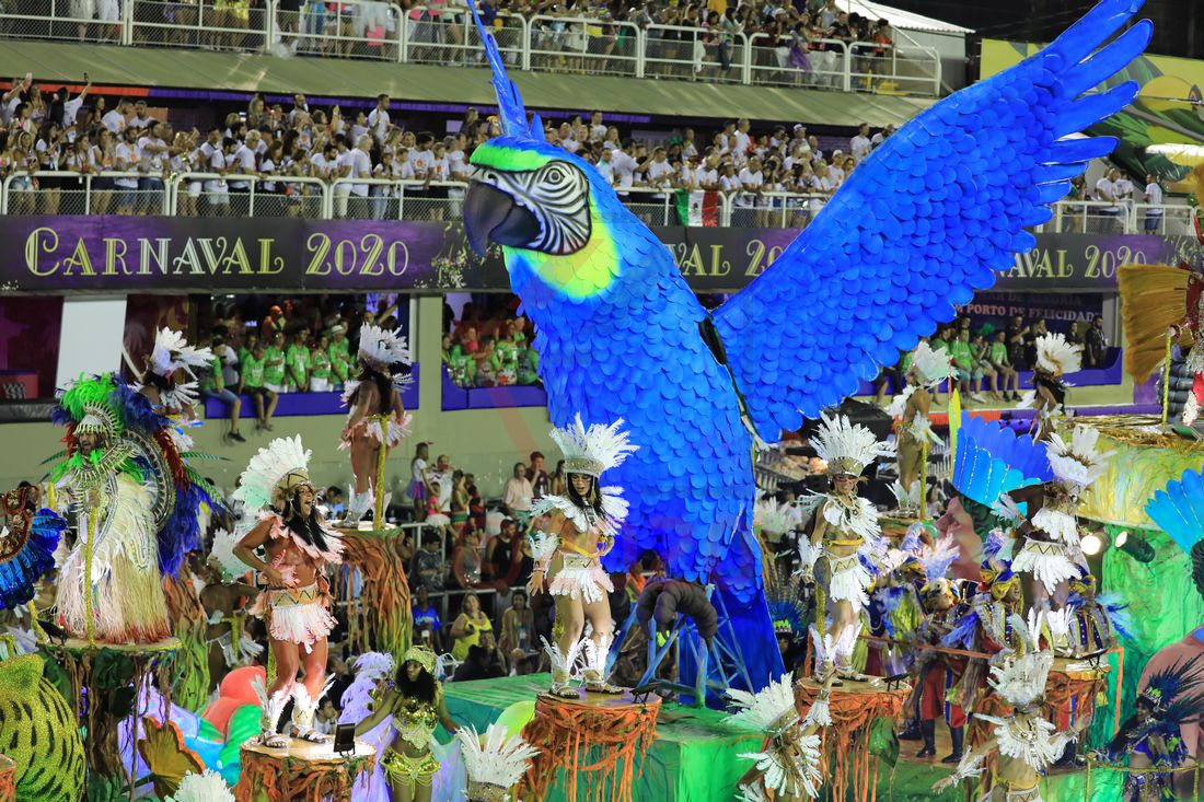 Umzugswagen beim Karneval in Rio im Sambodrom