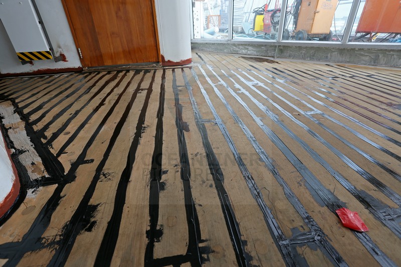 verfugter, neuer Teakholzboden MS Artania Sonnendeck 09.10.2014