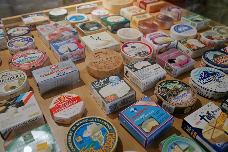 verschiedene Camembert Sorten Normandie 01.06.2015