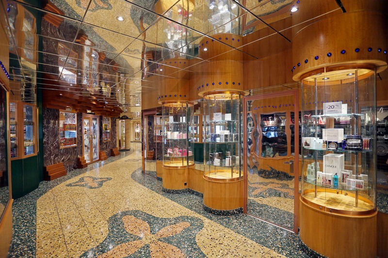 Via Condotti Shops Costa Mediterranea