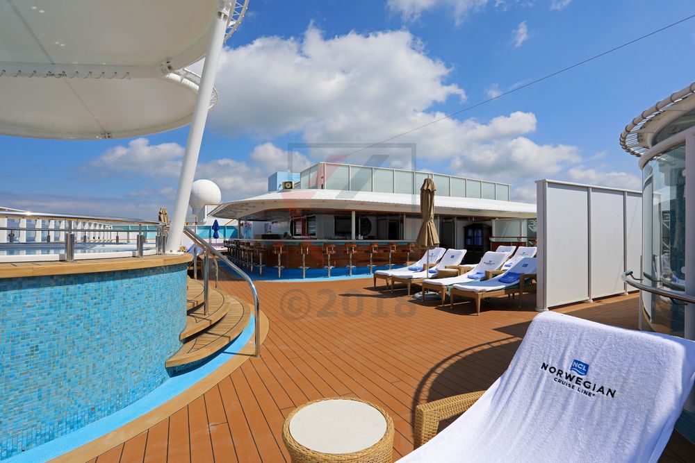 Vibe Beach Club Norwegian Breakaway