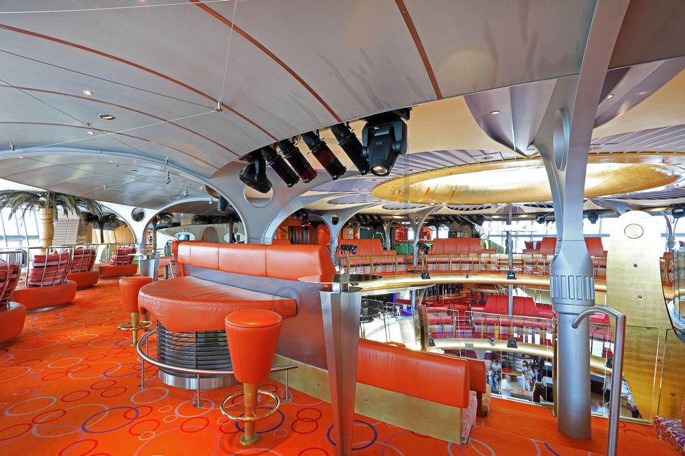 Viel Lichteinfall in das Theatrium der AIDAdiva