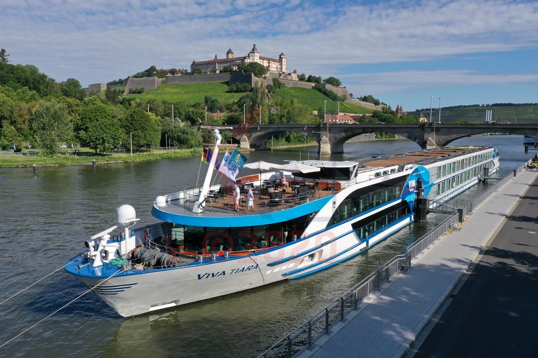 VIVA TIARA Blick auf Loungebereich Sonnendeck