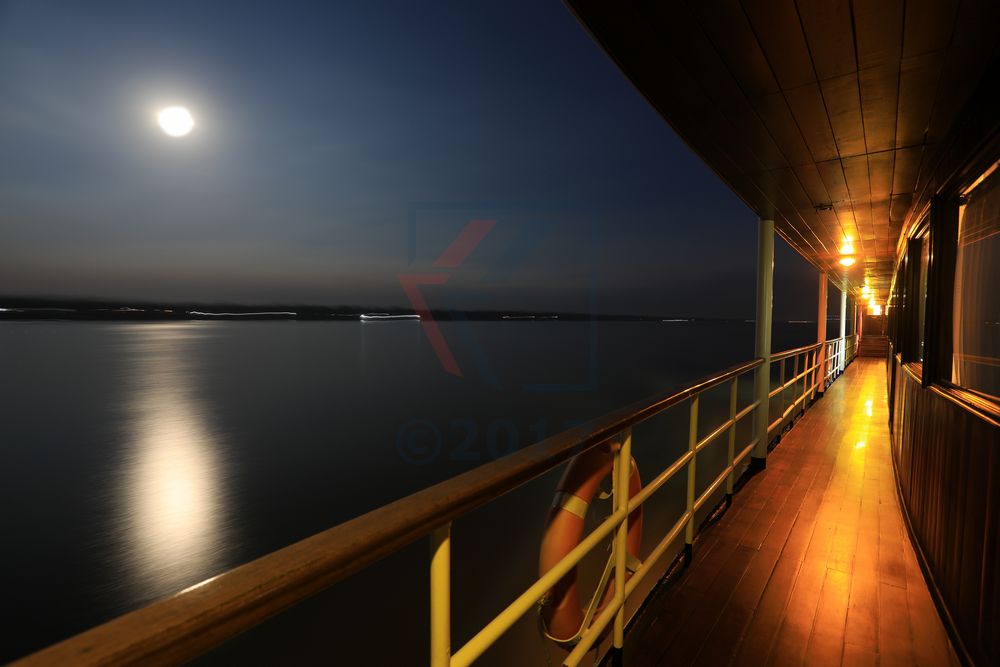 Vollmond am Mekong River bei Phnom Penh