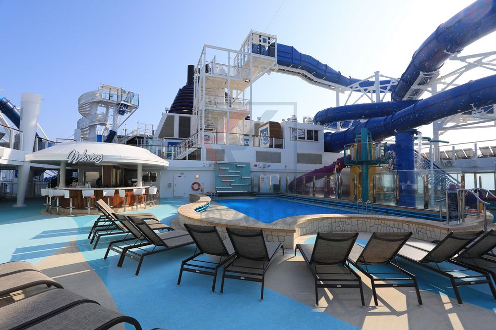 Waves Bar, Aqua Racer und Aqua Park Norwegian Bliss