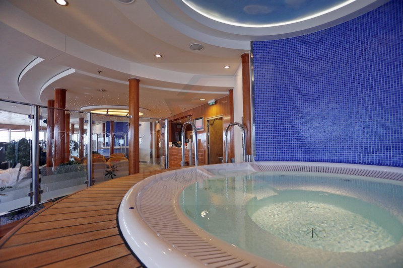 Whirlpool im Bereich des Fitness Center Color Magic