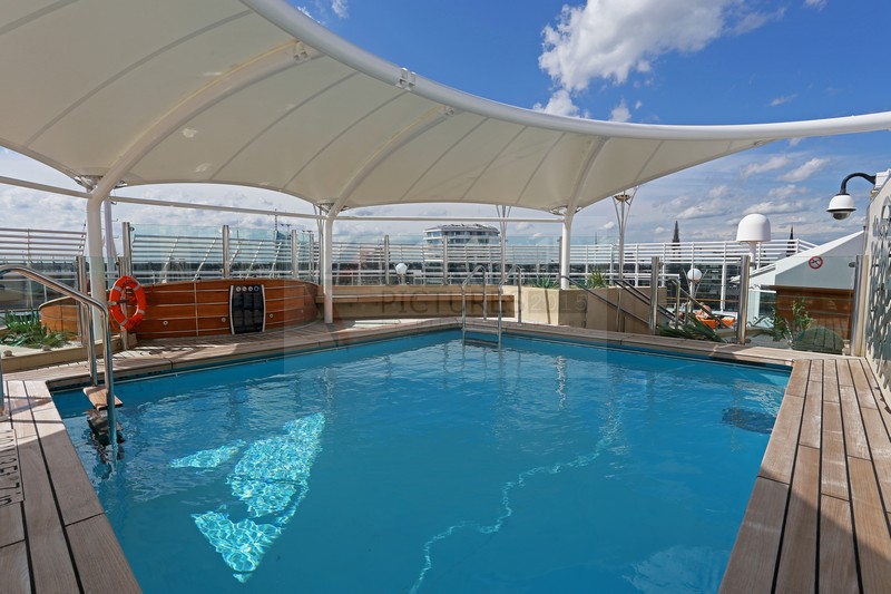 Yacht Club The One Pool MSC Splendida