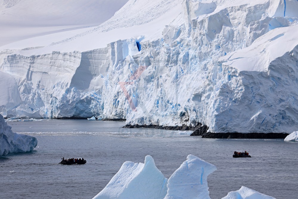 Zodiac Eis-Rundfahrten am Lemaire-Kanal, Antarktis Zodiac Eis-Rundfahrten am Lemaire-Kanal, Antarktis